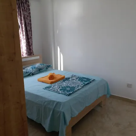 Lefkosa'da Heryer Elinizin Altinda